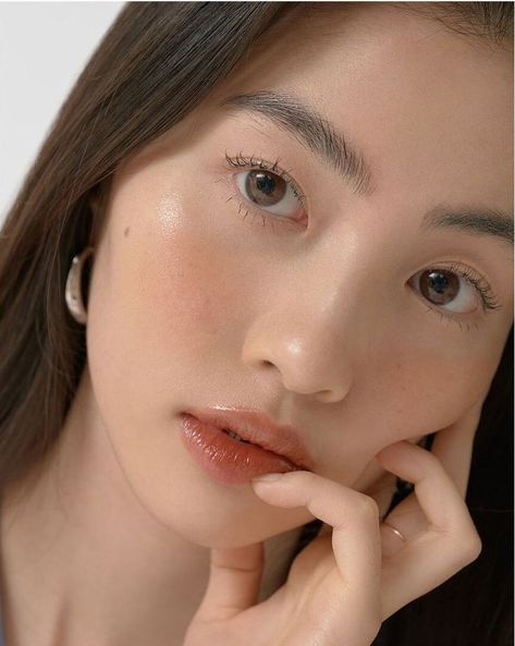 Natural Makeup Cool Skin Tone, Soft Makeup Look Asian, Neutral Skintone Makeup, Light Fresh Makeup, Soft Clean Makeup Look, Coral Makeup Looks Korean, No Make Up Make Up Look Asian, Natural Makeup Filipino, Korean Spring Makeup