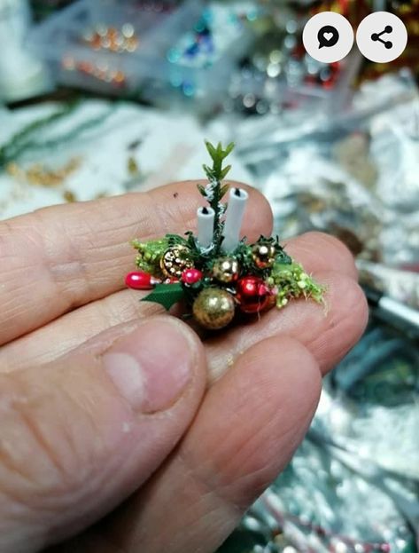 Dollhouse Christmas Diy, Miniature Christmas Diy, Christmas Miniatures Diy, Christmas Minatures, Miniature Christmas Scenes, Christmas Miniatures, Christmas Diorama, Mini Christmas Ornaments, Dollhouse Miniature Tutorials