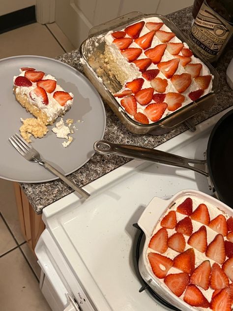 Tres Leches Strawberry Cake, Tres Leches Aesthetic, Food Babe, Yummy Comfort Food, Tres Leches, Cute Birthday Cakes, Birthday Food, Food Is Fuel, Strawberry Cake