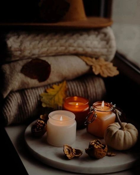 Fall Candles Aesthetic, Melissa Core, Autumn Hygge, Candle Photography Ideas, Halloween Bedroom Decor, Candle Photography, Fall Candle Scents, Autumn Candle, Candles Photography