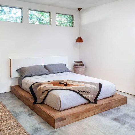 Low Height Floor Bed Design To Make You Feel Sleepy | Platform Bed Frames | Bedroom Decoration Ideas A low profile bed frame is as simple as it sounds, it is “low to the ground”. Many customers choose a low bed frame due to the aesthetic appeal and minimal design that it gives to the bedroom. Low bed frames are on the rise in popularity as the minimalistic design trend continues to grow. In this article we will list all of our favorite low profile bed frames and give some benefits and insight Floor Futon, Simple Bed Designs, Japanese Apartment, Platform Bed Designs, Diy Platform Bed, Bed Platform, Bed Frame Design, Low Bed, House Aesthetic