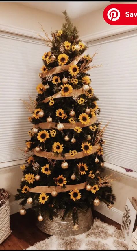 Christmas Aestethic, Sunflower Christmas Tree, Sunflower Christmas, Christmas Vibes, Tree Decorations, Christmas Trees, Christmas Tree Decorations, Halloween Wreath, Sunflower