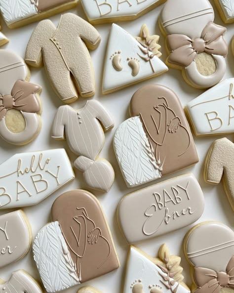 Boho Gender Reveal Ideas, Boho Gender Reveal Party, Baby Shower Cookies Neutral, Baby Shower Biscuits, Boho Gender Reveal, Coffee Baby Shower, Gender Reveal Baby Shower Themes, Idee Babyshower, White Baby Showers