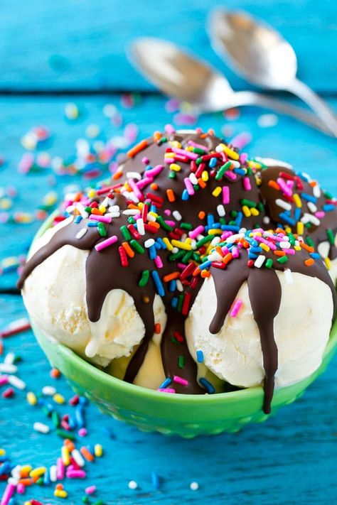 Ice Cream Creations, Diy Magic Shell, Ice Cream With Toppings, Coating Chocolate, Chocolate Ice Cream Topping, Homemade Magic Shell, Magic Chocolate, Cup Ice Cream, Magic Shell