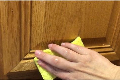 Clean Kitchen Cabinets Wood, Cabinet Cleaner, How To Clean Kitchen Cabinets, How To Clean Kitchen, Kitchen Cabinets Wood, Wood Pins, Wooden Kitchen Cabinets, Cleaning Cabinets, Clean Kitchen Cabinets