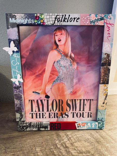 Taylor Swift Project Ideas, Taylor Swift Picture Frame, Taylor Swift Frame, Taylor Swift Crafts Ideas, Diy Frame Ideas, Taylor Swift Crafts, Taylor Swift Diy, Swiftie Party, Volleyball Camp