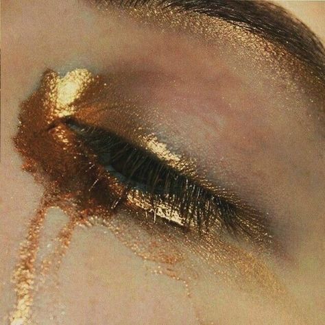 Editorial Make-up, Apollo Aesthetic, Gold Eye Makeup, Holly Black, Gold Aesthetic, Smokey Eyes, Gold Eyes, Editorial Makeup, Aphrodite