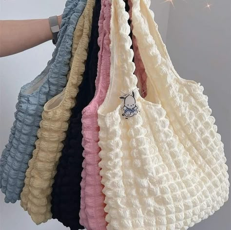 Pretty😉 Crochet School Bag, Totes Aesthetic, Coco Before Chanel, Puff Bag, Stylish School Bags, Sac Diy, My Style Bags, Cloud Bag, Diy Bag Designs