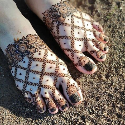 Leg Mehendi, Wedding Secrets, Foot Mehndi, Feet Mehndi, Legs Mehndi, Front Mehndi Design, Foot Henna, Leg Mehndi, Mehndi Designs Bridal