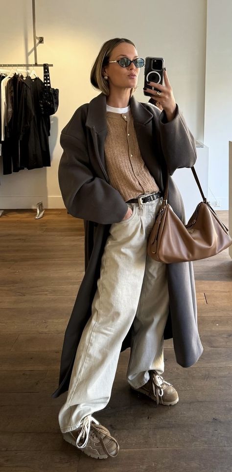 Warm Layers Outfits Cold Weather, Beige Flannel Outfits, 30 Degree Weather Outfit, Urban Minimalist Fashion, Layered Outfit, Big Closet, Outfit Inspiration Women, Antwerp Belgium, Winter Fit