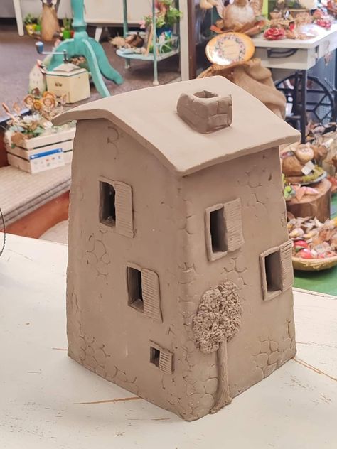 Pottery Ideas For Kids, Clay Box, Clay House, Pottery Houses, Clay Houses, Pottery Handbuilding, Slab Pottery, 3d Modelle, Pottery Classes