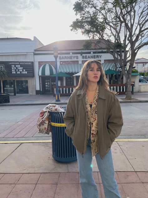 90s Midwest Fashion, East Village Outfits, Southern California Fashion, East Coast Fall Outfits, 80s Aesthetic Fashion, Tiktok Fashion Aesthetic, 80s Fashion Aesthetic, Traveler Outfit, 80s Aesthetic Outfits