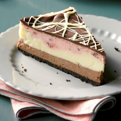 Neapolitan Cheesecake Neapolitan Cheesecake, Ultimate Cheesecake, White Chocolate Shavings, Yummy Cheesecake, Pie Cheesecake, Best Cheesecake, Melting White Chocolate, Chocolate Cheese, Cheesecake Desserts