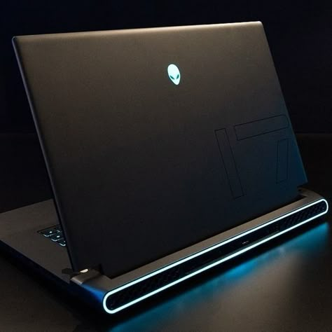 Discover great products at the best prices at Dealmoon. Alienware m17 R5 Gaming Laptop. Price:$1999.99 Alien Ware Laptops, Alienware Laptop, Gamer Laptop, Dell Technologies, Bedroom Board, Home Systems, Dell Alienware, Laptop Price, Setup Gamer