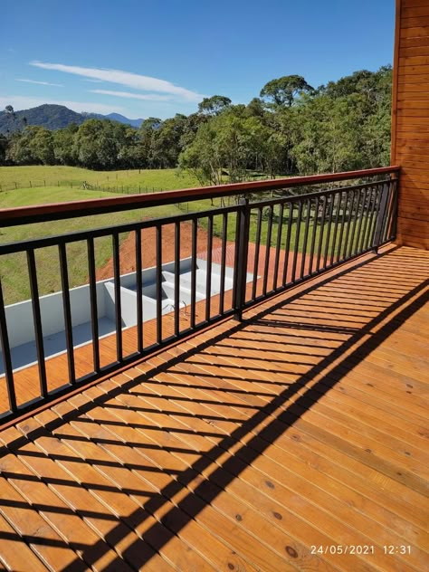 Balcony Deck Ideas, Porch Railing Diy, Ms Railing, Deck Enclosures, Railing Balcony, Balcony Fence, Railings Outdoor, Beach House Exterior, Android Wallpaper Art