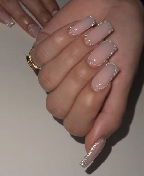 Coffin Glitter Nails Designs, Elegant Nail Extensions, Chrome Nye Nails, Glitter Base French Tip, French Nails Gems, Glitter Nails With Gems, Pearl Square Nails, Glitter Outline Nails, Bday Nails Acrylic