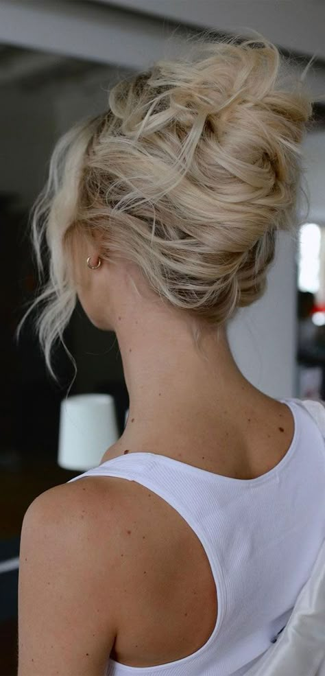 Long Blonde Hair Updo Wedding, Relaxed Up Do Wedding, Natural Curly French Twist, Lose Wedding Updo, Messy French Bun, Bridesmaid Twisted Updo, Bridal Ponytail Medium Hair, High Messy Updo Wedding, Bridesmaid Updo Blonde