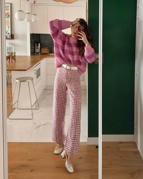 Winter Outfit Pink, Teacher Fits, Trendy Date Night Outfit, Date Night Outfit Ideas, Night Outfit Ideas, Teaching Outfits, Corporate Outfits, Pink Pullover, Outfit Pink