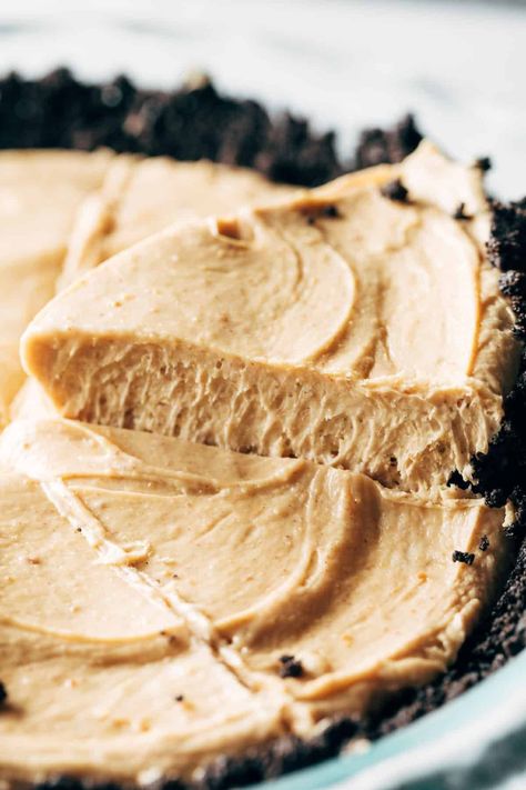 Frozen Peanut Butter Pie, Oreo Cookie Pie, Easy Peanut Butter Pie, Frozen Peanut Butter, Cream Cheese Oreo, Salted Chocolate Chip Cookies, Simple Cookie, Pinch Of Yum, Easy Pie Recipes