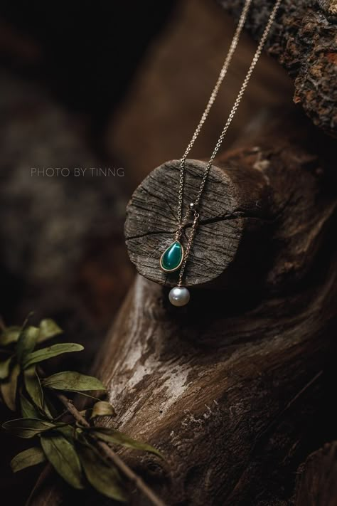 Creative Jewelry Photography Ideas, Jewelry Shoot Ideas, Jewellery Shoot Ideas, Jewellery Photography Ideas, Creative Advertising Photography, Jewellery Shoot, Photographing Jewelry, Jewelry Logo Design, Ring Photography