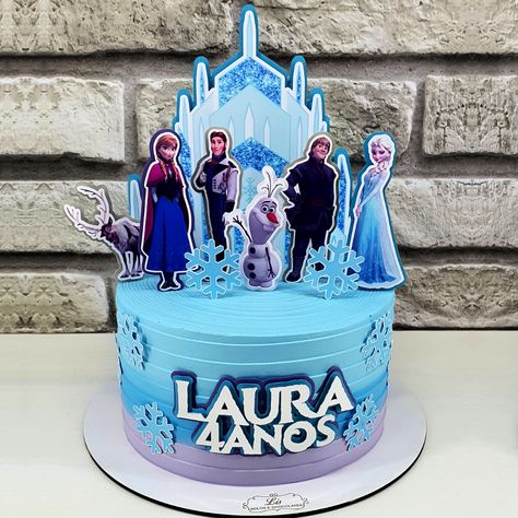 Bolo Frozen ❄ . #Encomende . 💳 Passamos cartão ◾ Consulte condições . ☎ |34| 99646-5274 😊 #LisBolos #BoloDecorado #Chantininho #BoloFesta #ConfeitariaArtesanal #ConfeitariaArtistica #BoloAniversario #Uberlandia #Cake #CakeDesign Kue Tart Frozen, Simple Frozen Cake Design, Frozen Cake Simple, Disney Frozen Cake Ideas, Frozen Cake Birthday, Frozen Cake Design, Easy Frozen Cake, Frozen Cake Designs, Frozen Elsa Cake Topper