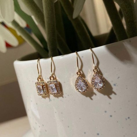 Elegant Earrings Classy, Lace Earrings, Crystal Dangle Earrings, Gold Lace, Minimalist Gifts, Cz Earrings, Crystal Drop Earrings, Gold Earrings Dangle, Elegant Earrings