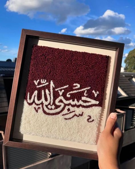 Art that speaks ✨ . . . . . . Open for customization 💌 [hasbi allah, calligraphy, handcraft, love, punch needle, tufting, support, small business, Sydney] Hasbi Allah, Needle Tufting, Embroidery Islamic, Islamic Dpz, Arabic Calligraphy Painting, Allah Calligraphy, Islamic Art Canvas, Islamic Caligraphy Art, Circle Mehndi Designs