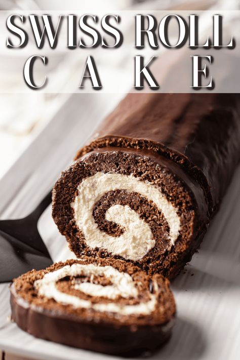 Swiss Roll Cake: Rich chocolate sponge cake spiraled around a light, fluffy whipped cream filling and coated with chocolate glaze. So good! Choc Swiss Roll Recipe, Chocolate Swiss Roll Cake, Chocolate Cake Roll, Chocolate Roulade, Roll Cake Recipe, Roulade Recipe, Jelly Roll Cake, Swiss Roll Cakes, Swiss Cake