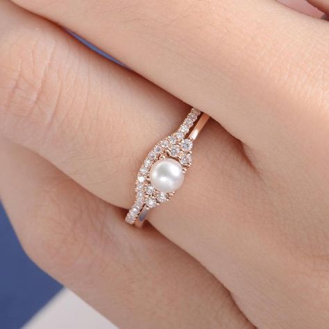 Pearl Engagement Ring Set, Art Deco Women, Pearl Engagement Ring, Pearl Rings, Rose Gold Bridal, Engagement Ring Diamond, Gold Ring Designs, Wedding Engagement Rings, Engagement Ring White Gold