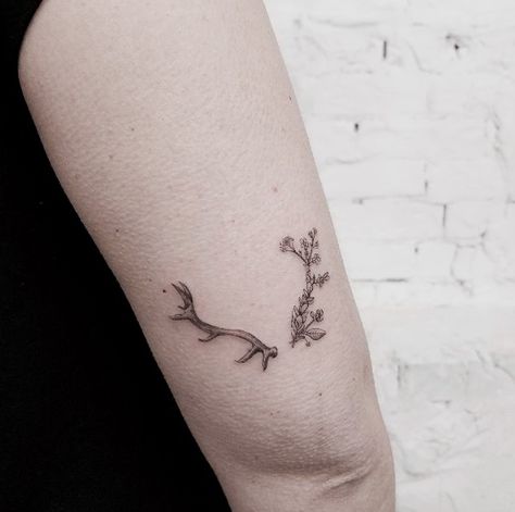 Antler Tattoos For Women With Flowers, Elk Antler Tattoo With Flowers, His And Hers Deer Tattoo, Feminine Deer Antler Tattoo, Feminine Antler Tattoo, Dainty Deer Antler Tattoo, Caribou Antler Tattoo, Antlers And Flowers Tattoo, Simple Deer Tattoos For Women