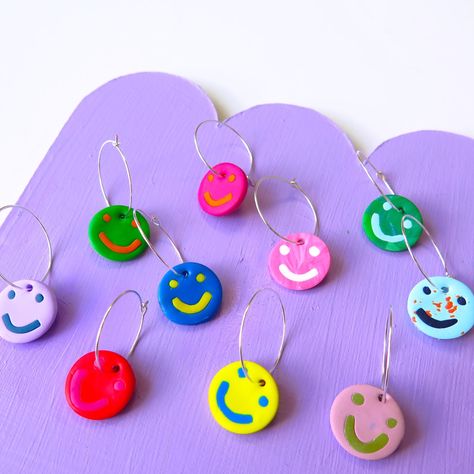 Clay Smiley Face, Smiley Face Earrings, Smiley Happy, Mixed Media Textiles, Diy Earrings Polymer Clay, Happy Faces, Polymer Clay Jewellery, Face Earrings, Earrings Hoops