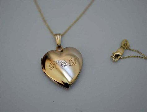 Solid gold heart locket with loved one's by Gvantsasfinedesigns Gold Lockets, Rose Gold Initial Necklace, Jewelry Locket, Bday Gifts For Him, Locket Jewelry, Rose Gold Initial, Gold Initial Pendant, Gold Heart Locket, Women Picture