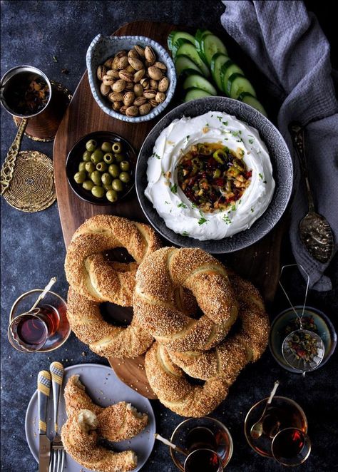 Simit Bread, Food Set Up, Arabian Food, Turkish Breakfast, Food Breakfast, Lebanese Recipes, Food Displays, Delicious Bread, Arabic Food