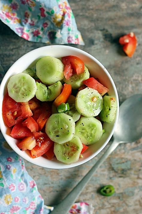 This cucumber tomato salad is so delicious with fresh crispy cucumbers, sweet tomatoes and a mild dressing. It is a summer staple and pairs beautifully with any summer meals Breakfast Casserole Vegetarian, Casserole Vegetarian, Indian Salads, Best Breakfast Casserole, Tomato Salad Recipes, Vegetarian Comfort Food, Fast Breakfast, Healthy Indian Recipes, Cucumber Tomato Salad