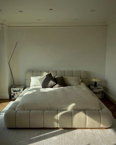 Room Inspiration Bedroom, Room Ideas Bedroom, Aesthetic Bedroom, Dream House Decor, Bedroom Inspo, Adaptation, My New Room, Neutral Color, Dream Home Design