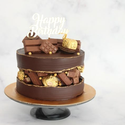 Chocolate Lovers Birthday Cake, 70 Cake Birthday, October Cake Ideas, Chocolate Overload Cake Decoration, Decorate Chocolate Cake Ideas, Pretty Birthday Cakes Chocolate, Chocolate Birthday Cake For Men, Unique Chocolate Cake Design, Trending Birthday Cakes