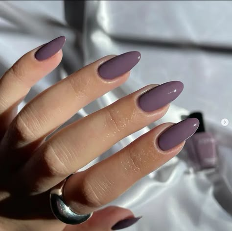 Vivian is a dusty grape cream that is a delicious shade for fall or any cool night out.🌙 خواتم خطوبة, Cool Night, Hello Nails, Casual Nails, Nail Swag, Classy Nails, Chic Nails, Purple Nails, Cute Acrylic Nails