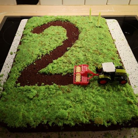 Diy Farm Cake, Tractor Birthday Cake For Boys, Tractor Birthday Party Cake, Tractor Cakes For Boys, Easy Tractor Cake, Birthday Cake Tractor, Tractor Birthday Cake, Farm Birthday Cake, Tractor Cakes