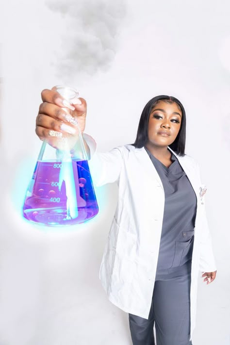 Chemist Photoshoot, Mlt Graduation Pictures, Lab Coat Photoshoot Ideas, Lab Coat Photoshoot, Science Major Graduation Pictures, Science Lab Photoshoot, Scientist Graduation Pictures, Biology Photoshoot, Laboratory Photoshoot