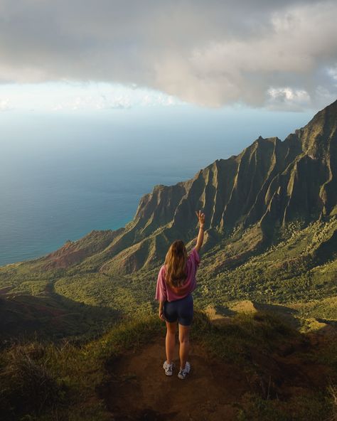 Nā Pali Coast, Kauai 💘 #hawaii #napalicoast #kauai #naturephotography #hawaiilife #hawaiitrip Cool Places In Hawaii, Travel Hawaii Aesthetic, Nepali Coast Kauai Hawaii, "kaui Hawaii", Hawaii Vacation Aesthetic, Kauai Pictures, Aesthetic Hawaii Pictures, Hawaii Aesthetic Pictures, Kauai Aesthetic