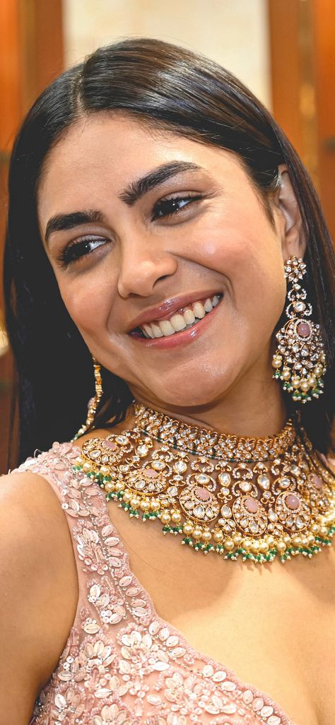 Mrunal Thakur, Hot Women Dress, Beautiful Dresses For Women, Bollywood Girls, Indian Actress Hot Pics, Beautiful Smile Women, Lana Del Rey