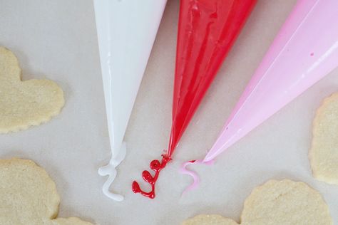 Flooding Icing Recipe, Decorating Cookies With Royal Icing, Icing Piping Techniques, Best Royal Icing Recipe, Basic Sugar Cookie Recipe, Royal Frosting, Royal Icing Piping, Flood Icing, Cookie Decorating Icing