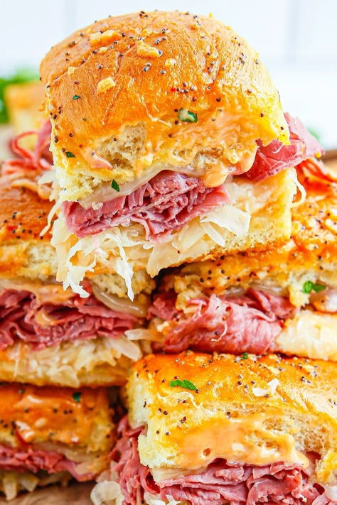 Reuben Sliders, Hawaiian Roll Sandwiches, Sliders Recipes Hawaiian Rolls, Baked Sandwiches, Sliders Recipes, Slider Sandwiches, Recipes Sandwiches, Thousand Island, Food Sandwiches