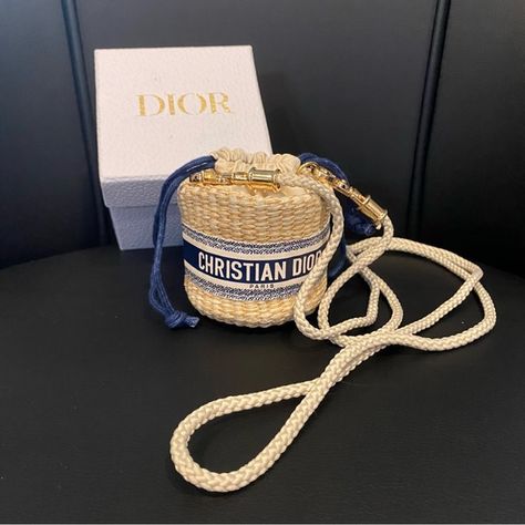 BNIB Christian Dior Mini Straw Cosmetic Bag Beauty Counter, Dior Beauty, Small Makeup, Dior Handbags, Makeup Items, Cosmetic Bag, Christian Dior, Straw, Dior