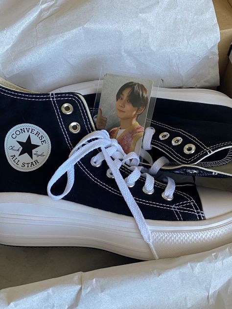 these are the chuck taylor all star move !! Enhypen Converse Shoes, Enhypen Converse, Converse All Star Move Outfit, Enhypen Shoes, Enhypen Concert Outfit, Converse All Star Move, Enhypen Concert, Chuck Taylor All Star Move, Converse Aesthetic