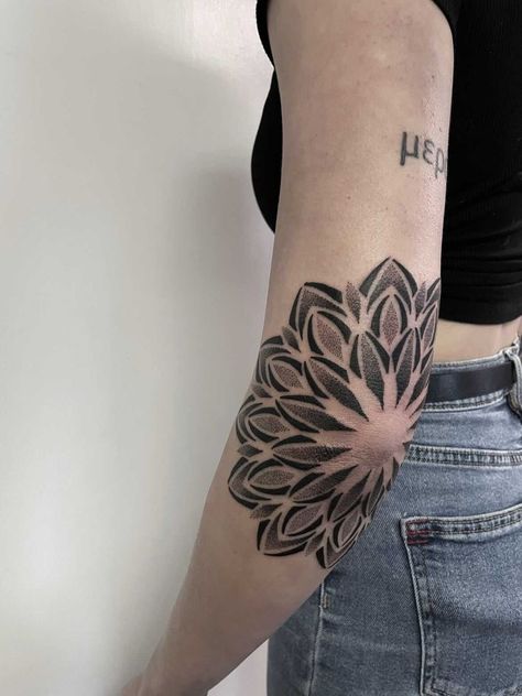 Ornamental Elbow Tattoo, Flower Elbow Tattoo, Mandala Elbow Tattoo, Elbow Mandala Tattoo, Elbow Tattoo Designs, Rose Gold Tattoo, Tattoo Elbow, Knee Tattoos, Elbow Tattoo