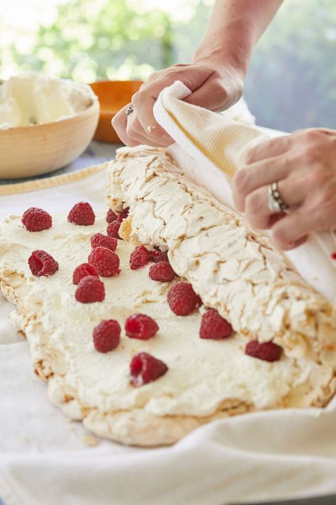 Raspberry Roulade, Pavlova Recipes, Most Popular Dessert Recipes, Roulade Recipe, Bigger Bolder Baking, Cake Roll Recipes, Pavlova Recipe, Cake Rolls, Swiss Roll