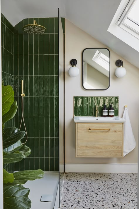 Big Bathroom Design, Terrazzo Bathroom, Green Tile Bathroom, Black Bathroom Furniture, Sophisticated Bathroom, Compact Bathroom, Bathroom Design Trends, Bathroom Top, Bathroom Color