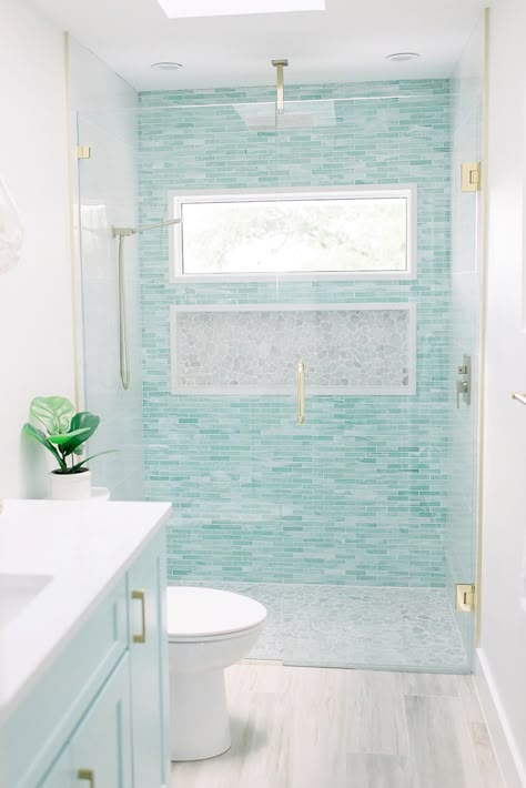 Beach House Bathroom, Bad Inspiration, Coastal Bathrooms, Bathroom Redesign, Bathroom Remodel Designs, Bathroom Remodel Shower, Beach House Interior, Bathroom Inspiration Decor, Florida House