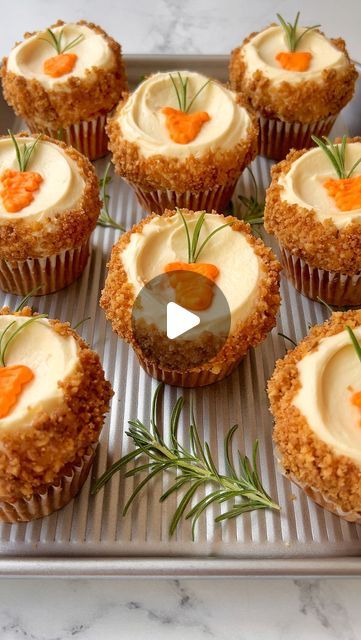 Cupcake Carrot Cake, Applesauce Crumble, Muffin Recipes Videos, Carrot Cake Cookies Recipe, Carrot Cupcake Recipe, Yogurt Greek, Carrot Cupcake, Cream Room, Carrot Cake Muffins